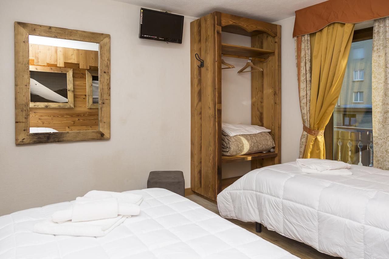 Hotel Clotes Oulx Exteriör bild