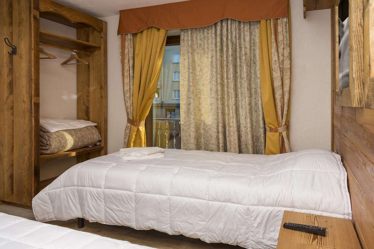 Hotel Clotes Oulx Exteriör bild