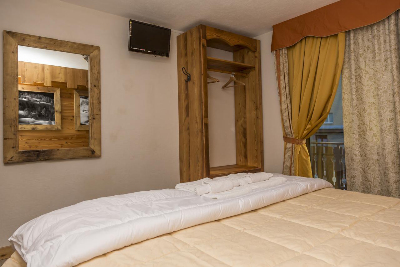 Hotel Clotes Oulx Exteriör bild