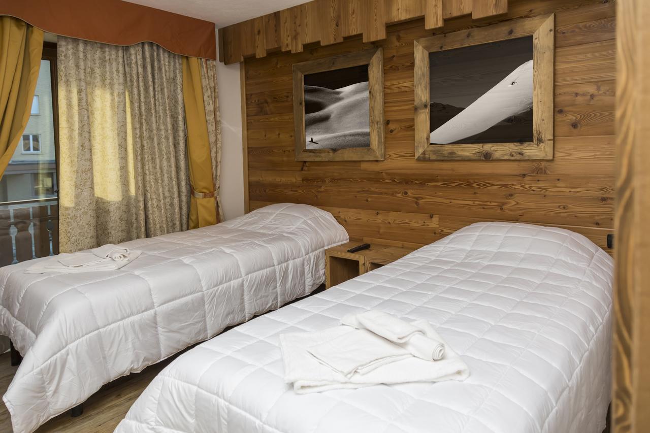 Hotel Clotes Oulx Exteriör bild